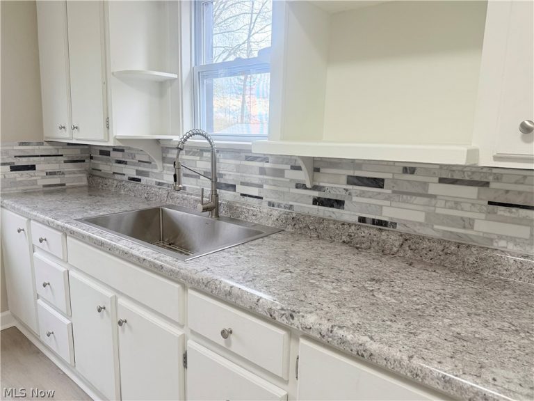 138 Roslyn, Youngstown, OH - Photo 2