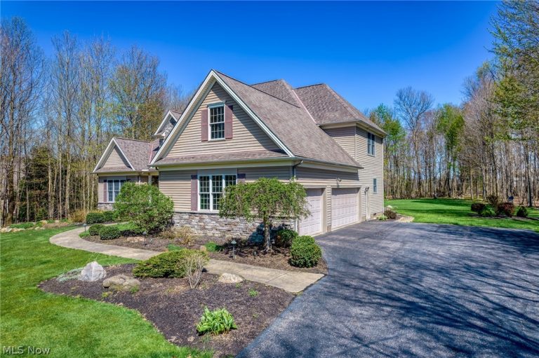 11810 Edinboro Lane, Chagrin Falls, OH - Photo 3