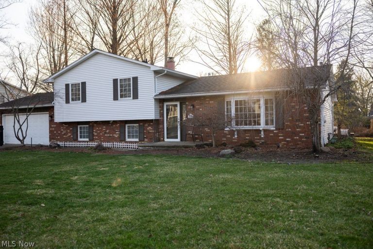 1010 Royal Drive, Amherst, OH, 44001