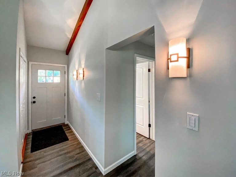 8078 Mentor Avenue, Mentor, OH - Photo 2