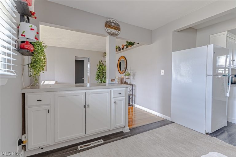 835 Larkridge Avenue, Boardman, OH - Photo 6