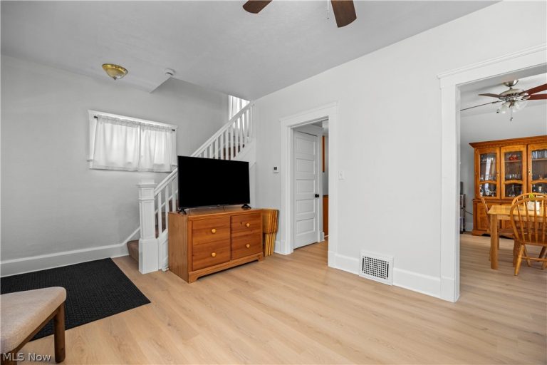 9106 Connecticut Avenue, Cleveland, OH - Photo 8