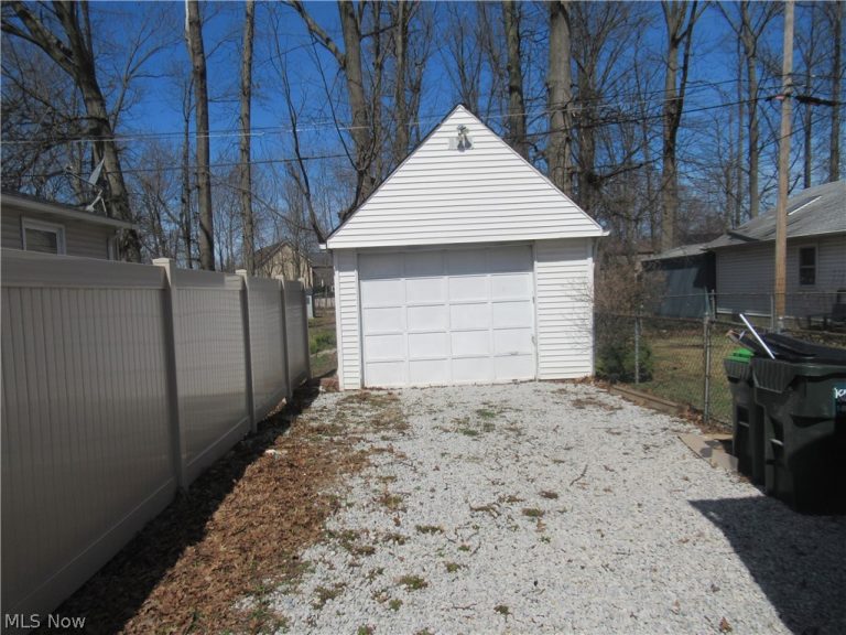 29107 Fuller Avenue, Wickliffe, OH - Photo 3
