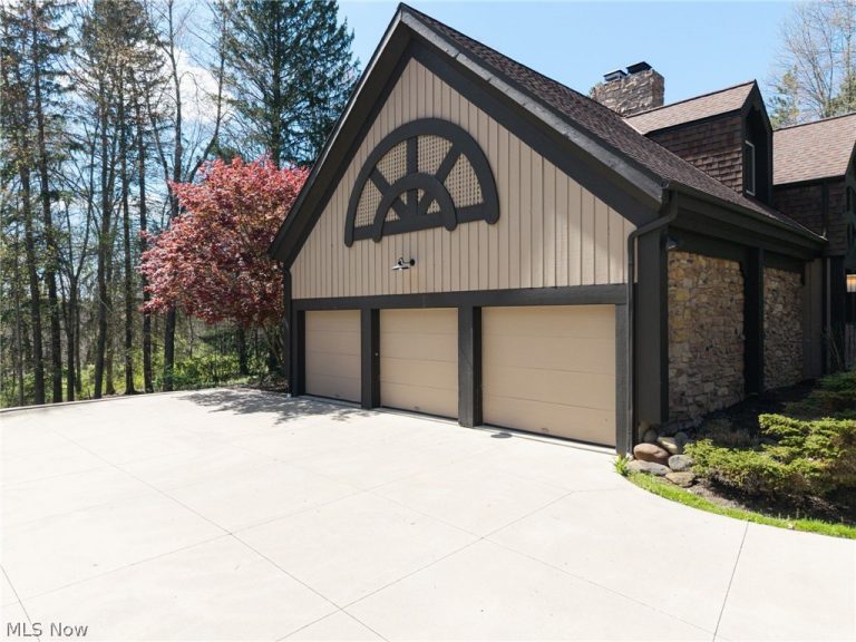 1180 Meadow Spur, Akron, OH - Photo 5