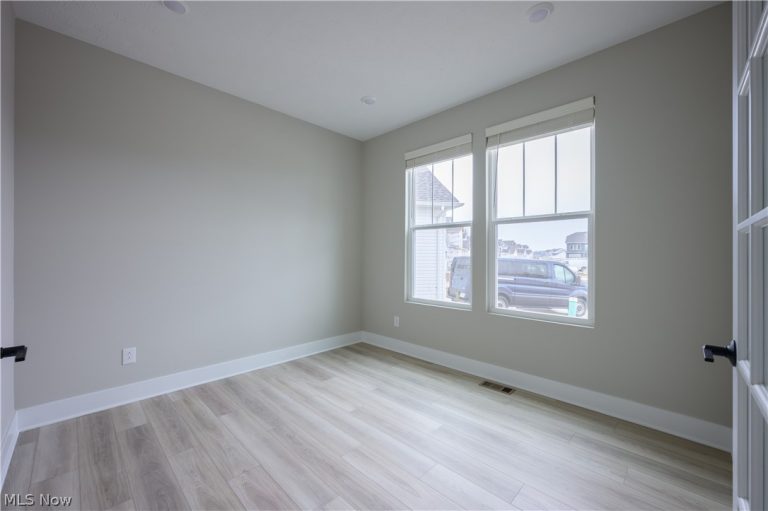 648 Bar Harbor, Avon Lake, OH - Photo 4