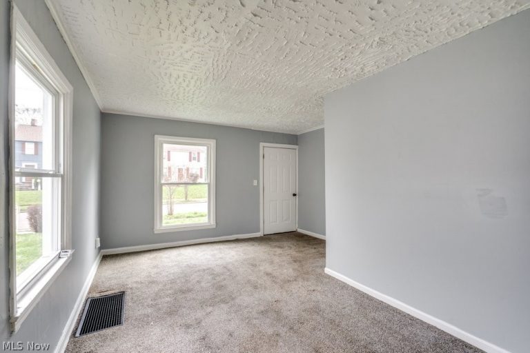 1090 Greenwood Avenue, Akron, OH - Photo 4