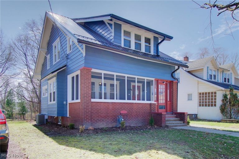 225 Shadyside Court, Alliance, OH - Photo 2