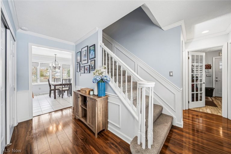 424 Locklie Drive, Highland Heights, OH - Photo 6