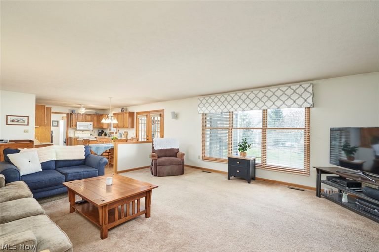 3238 Cherie Cercle, Cuyahoga Falls, OH - Photo 8