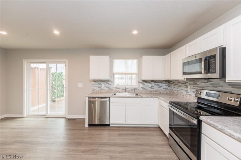 784 Pine Spring Drive, Painesville, OH - Photo 5