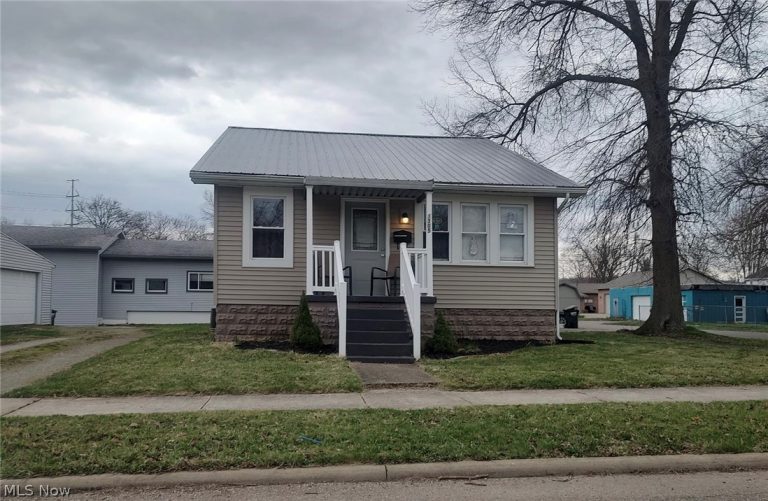 1305 Eastport Avenue, Uhrichsville, OH, 44683
