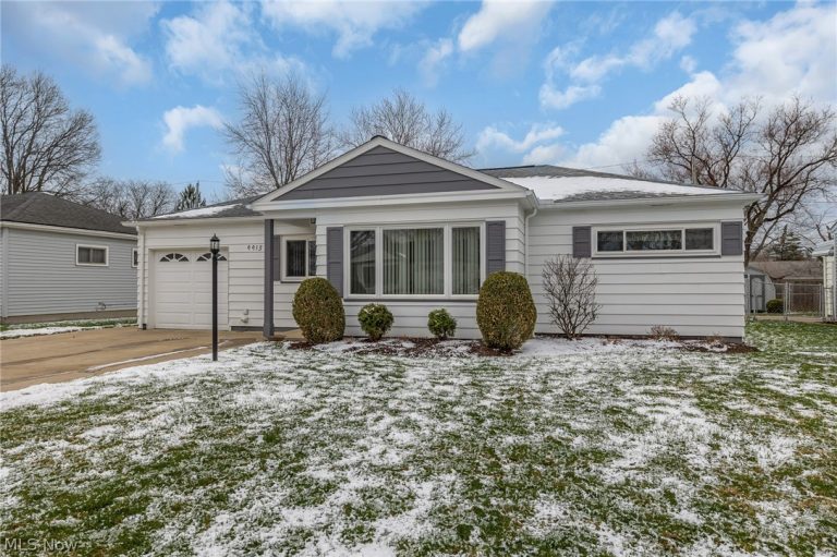 9913 Manorford Drive, Parma Heights, OH - Photo 2