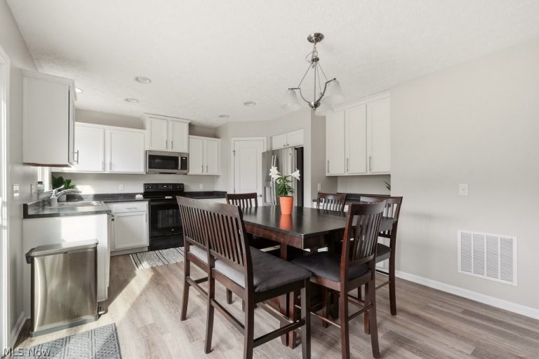 6562 Wisteria Lane, Medina, OH - Photo 8