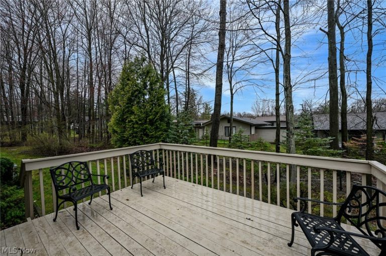 9083 Woodcrest Drive, Brecksville, OH - Photo 3