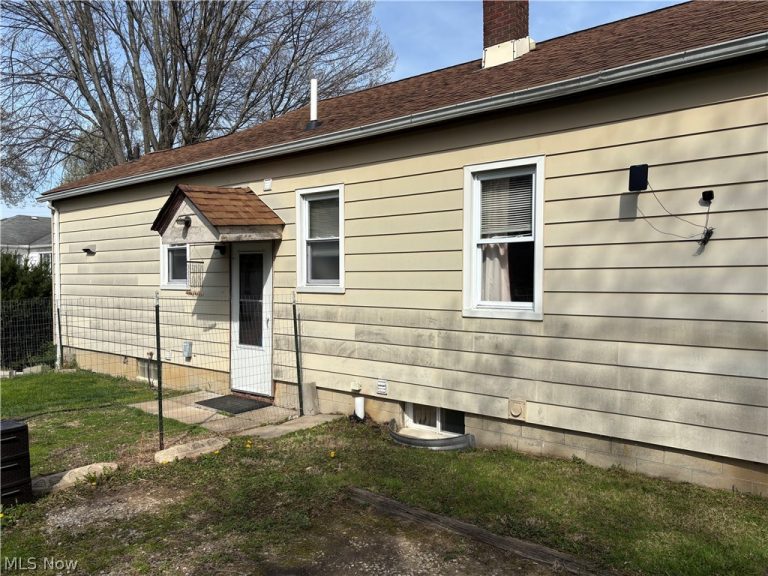 224 Leavitt Road, Amherst, OH - Photo 6