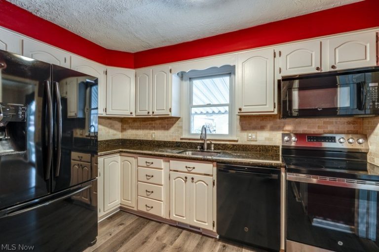 2411 16th Street, Cuyahoga Falls, OH - Photo 3