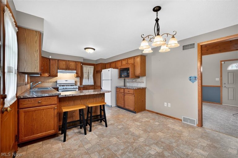 720 Springfield Road #D, Columbiana, OH - Photo 6