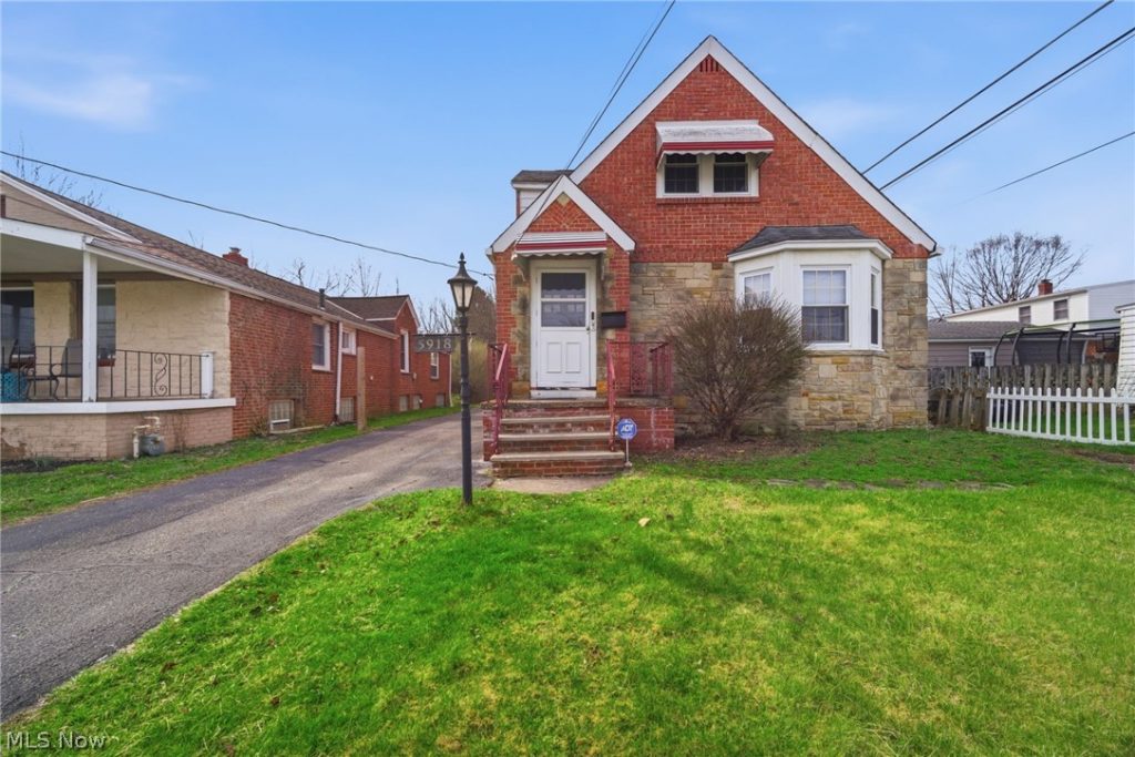 5918 Maplewood Road, Mayfield Heights, OH