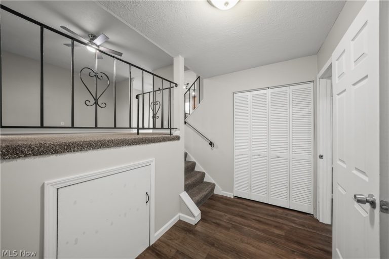 9870 Short Drive, Windham, OH - Photo 6