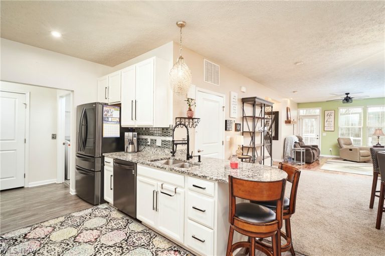 3198 Old Mill Drive, Cuyahoga Falls, OH - Photo 6