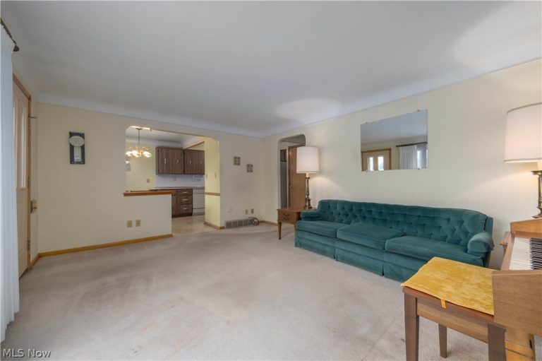 24321 Normandy Drive, Olmsted Falls, OH - Photo 6