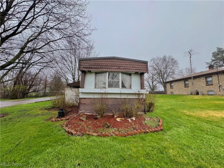 726 Boyd Street, Masury, OH - Photo 2