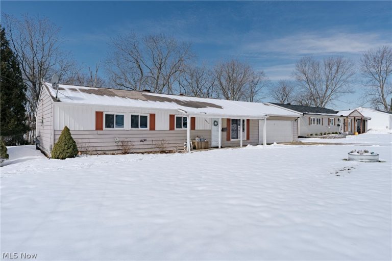 6250 Oxford Court, Bedford Heights, OH - Photo 2