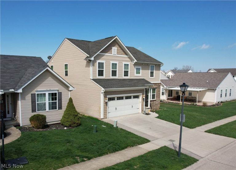 6138 Meadow Farm Lane, Lorain, OH - Photo 3