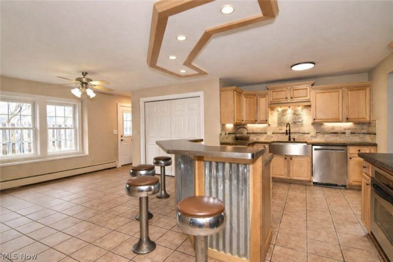 8803 Evergreen Drive, Mentor, OH - Photo 6