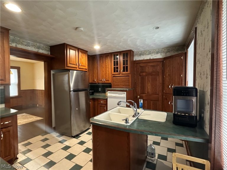 402 Lincoln Way, Lisbon, OH - Photo 3