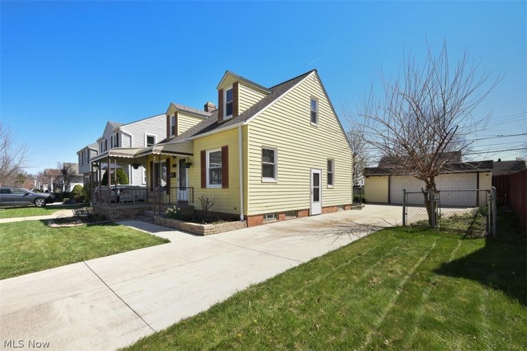 2929 Commonwealth Drive, Parma, OH - Photo 5