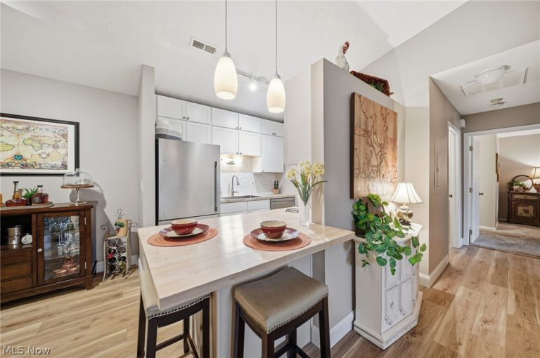 35375 Greenwich Avenue, North Ridgeville, OH - Photo 3