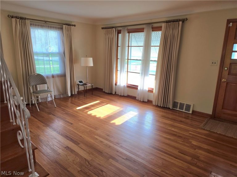 5093 Nan Linn Drive, Willoughby, OH - Photo 3