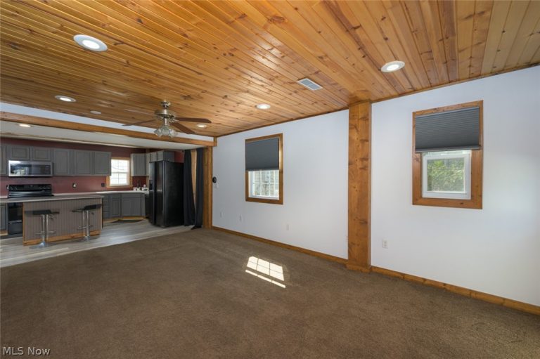 204 Prospect Avenue, Hartville, OH - Photo 6