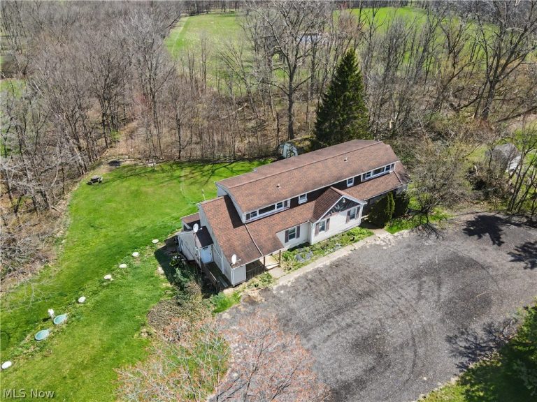 16790 Main Market Road, West Farmington, OH - Photo 2