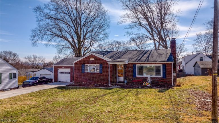 1410 Colonial Boulevard, Canton, OH - Photo 2