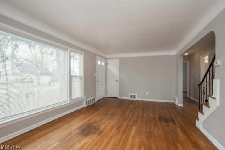 59 Greencroft Road, Bedford, OH - Photo 3