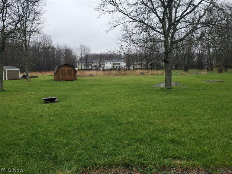 10755 Albion Road, North Royalton, OH - Photo 3