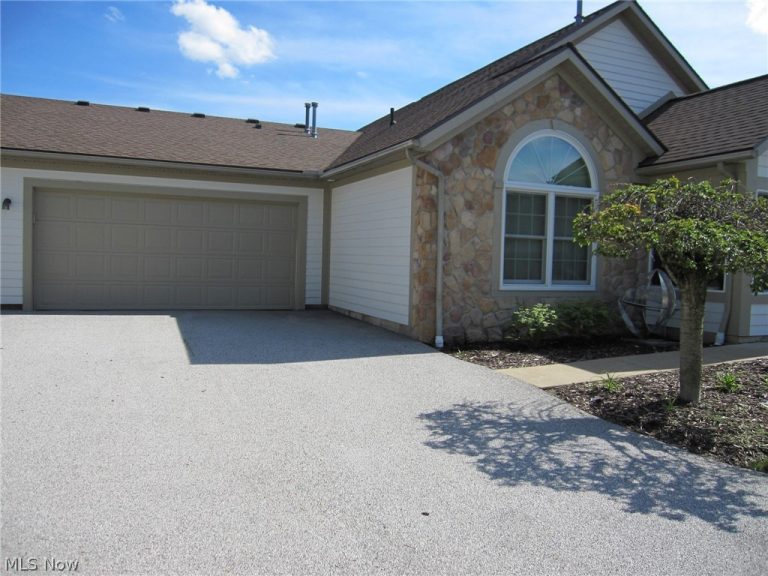 584 Crossings Circle, Tallmadge, OH - Photo 2