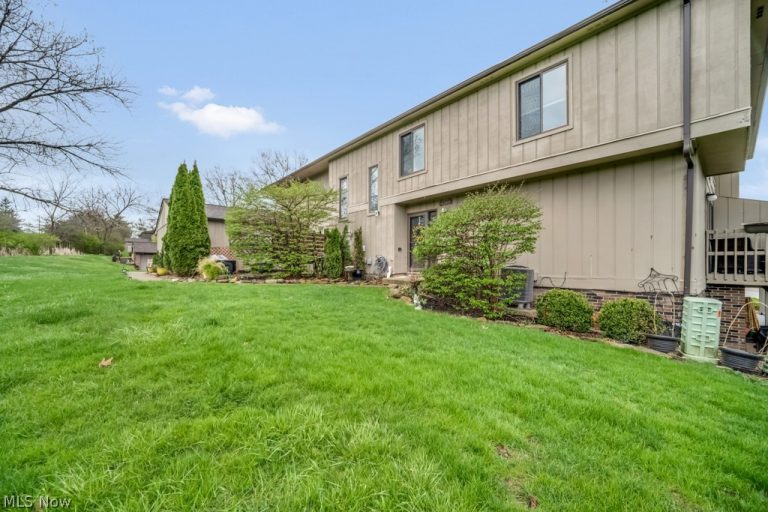 7390 Creekwood Drive #10D, North Royalton, OH - Photo 2