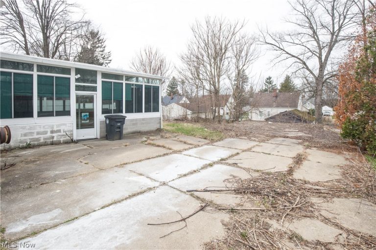 1326 Crestview Avenue, Akron, OH - Photo 2