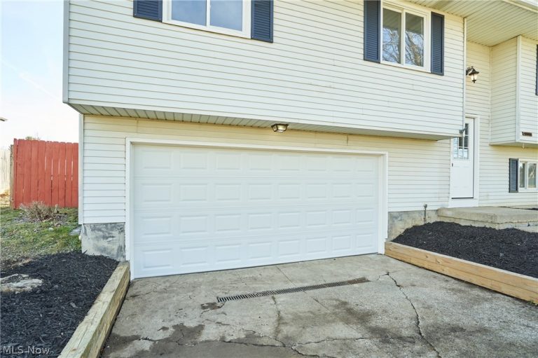 1661 Devonshire Drive, Brunswick, OH - Photo 3
