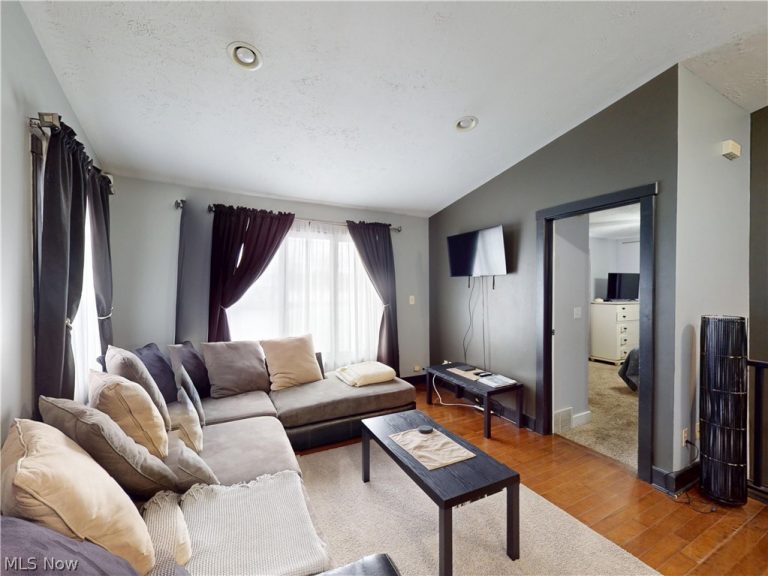 173 Portage Lakes Drive, Akron, OH - Photo 6