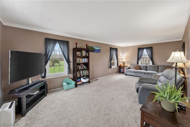 30 Chelmsford Drive, Aurora, OH - Photo 3