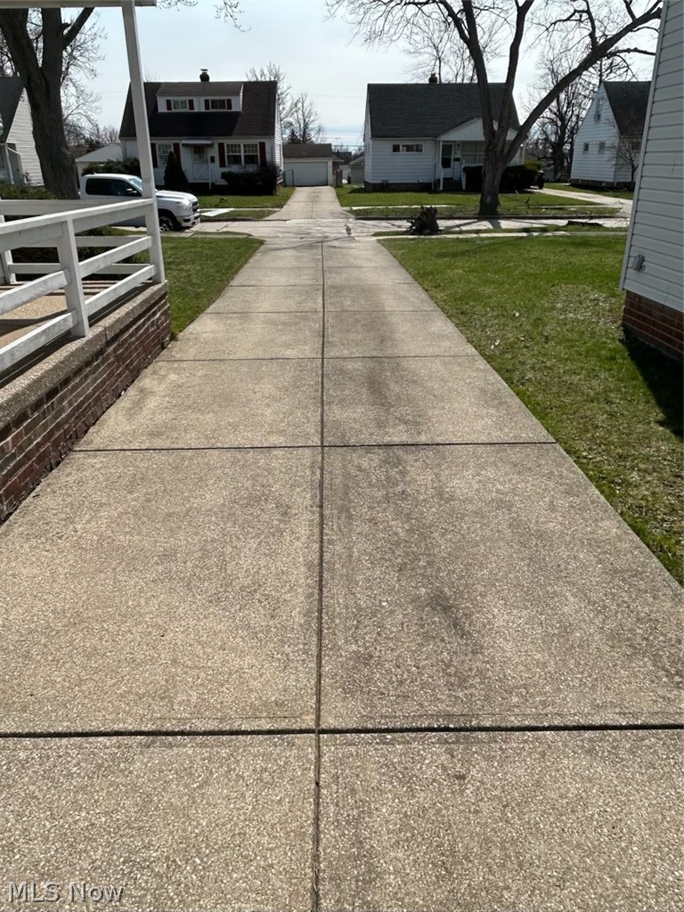 15513 Walvern Boulevard, Maple Heights, OH - Photo 3