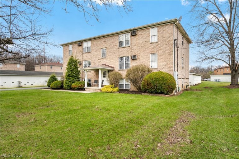 1982 Mathews Road, Poland, OH - Photo 2
