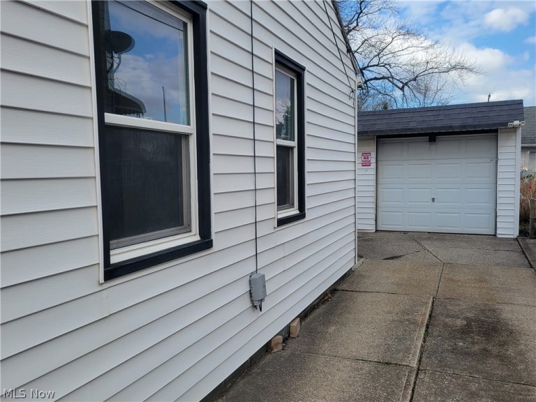 13708 Astor Avenue, Cleveland, OH - Photo 4