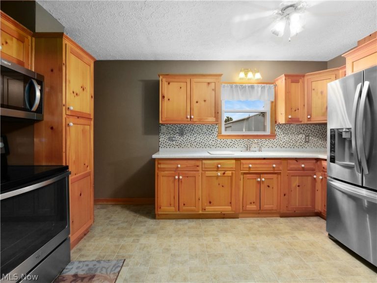 110 Railroad Street, LaGrange, OH - Photo 6