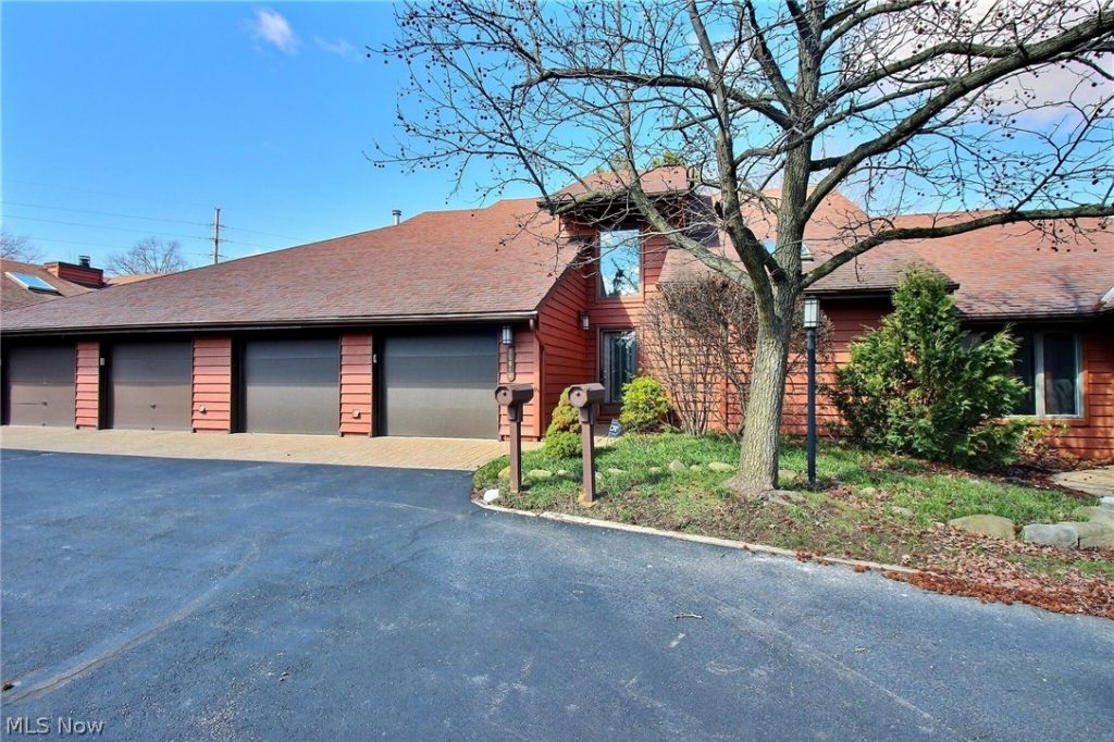 25818 Fairmount Boulevard, Beachwood, OH