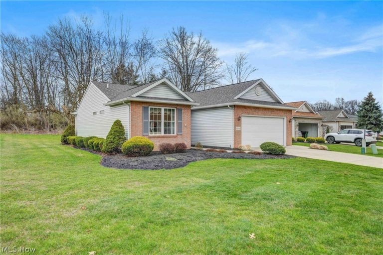 6041 Creekside Drive, Parma Heights, OH - Photo 2